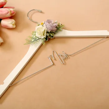 Свадебная вешалка, деревянная вешалка для душа подружки невесты, именная вешалка из алюминиевой проволоки на заказ, подарок Mr & Mrs, с цветами