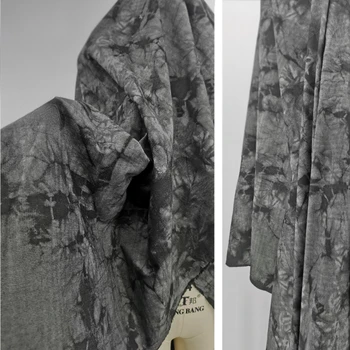 Материал из чистого хлопка Текстура ткани, окрашенной в серо-коричневый цвет, окрашенная в галстук Дизайнерская ткань для пошива одежды своими руками
